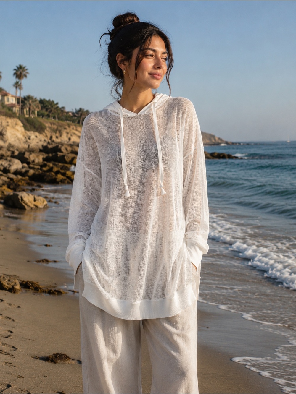 Sen sz 3 or Large white mesh pullover‎ hooded with cinch ties great condition.